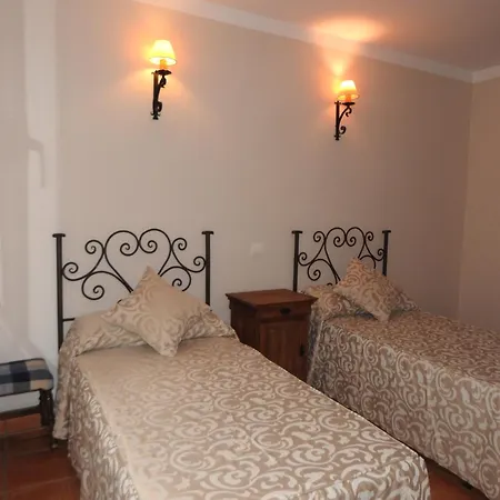 Guest house La De Bayuela Castillo de Bayuela