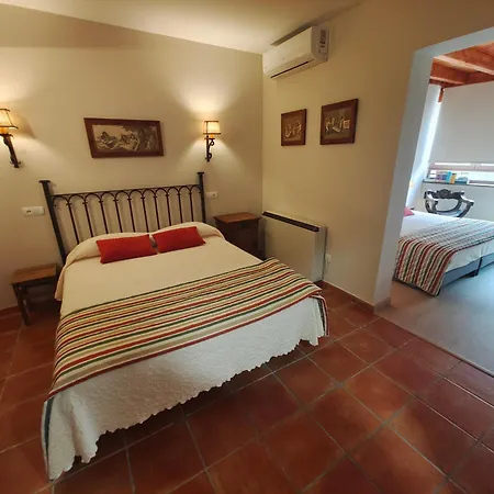 Guest house La De Bayuela 3*